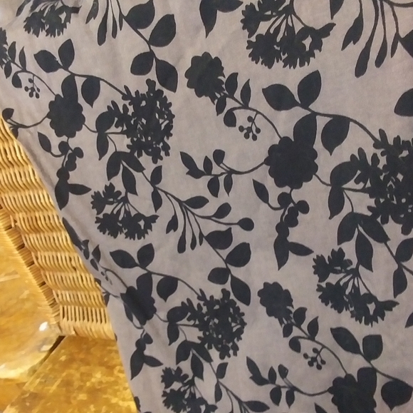 St. John's Bay Taupe and Black Front Zip Cotton Spandex Floral Crop Pants 20W - Picture 6 of 6